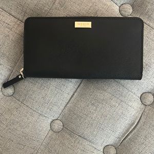 Kate Spade Large zip around wallet- Excellent Condition- Black